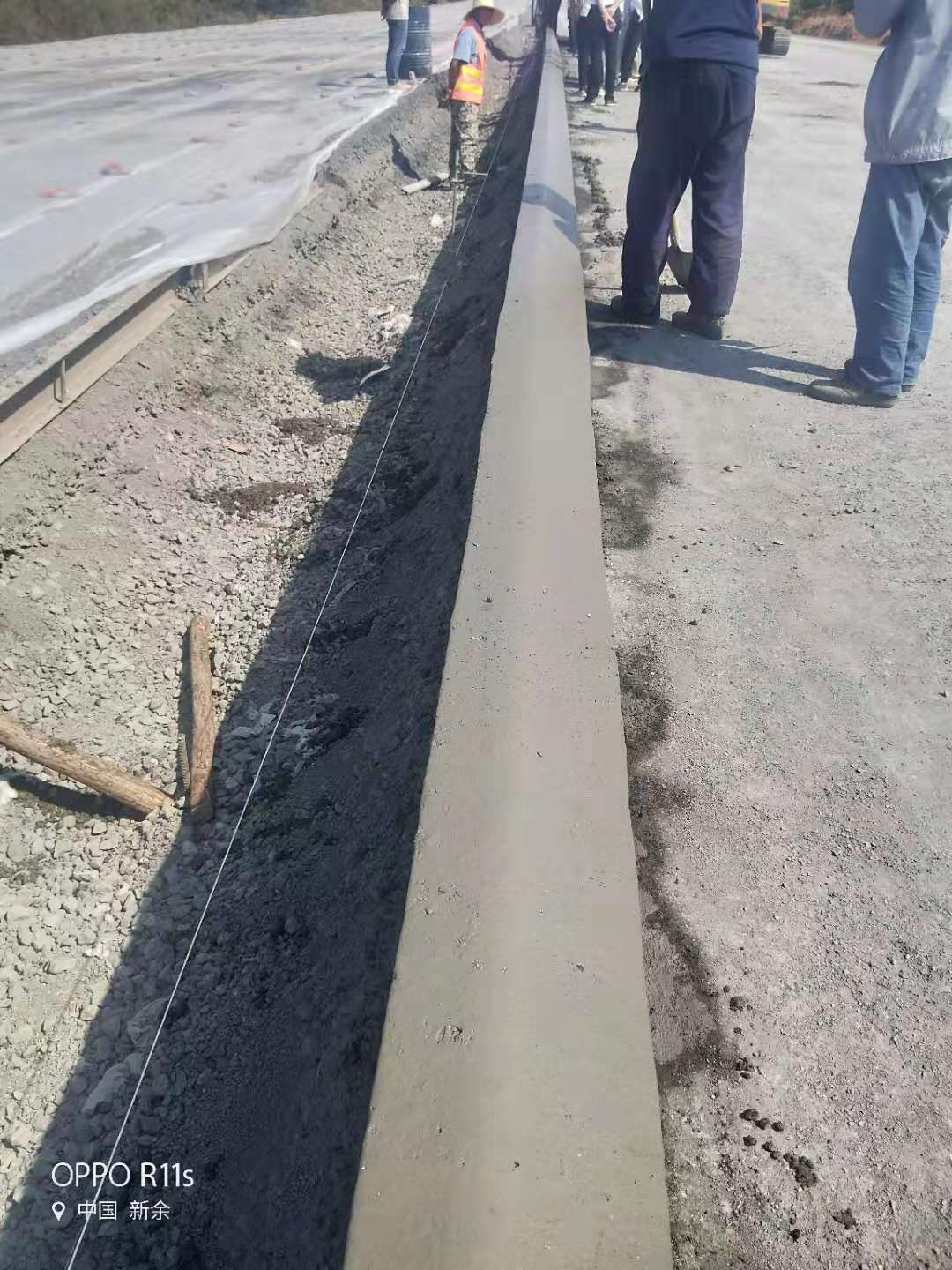 水泥混凝土路緣石滑模機實用嗎？